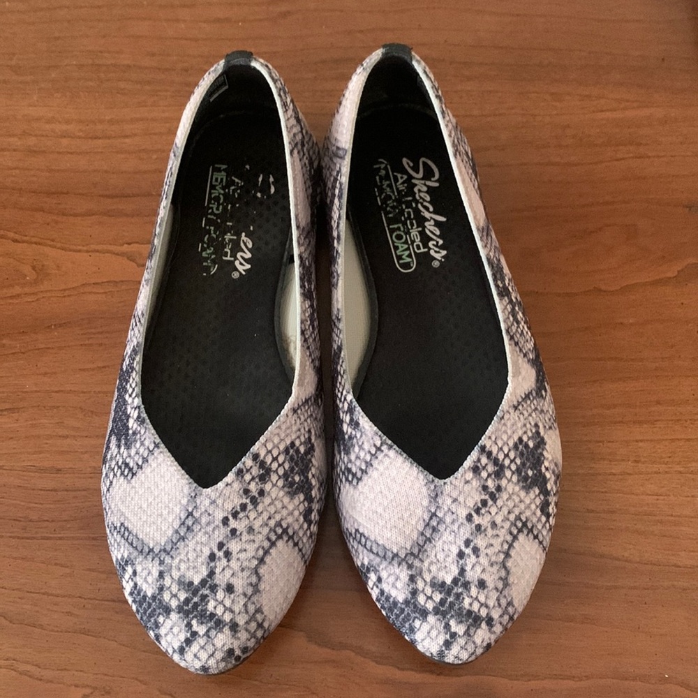 Skechers stretch fit snake skin print flats